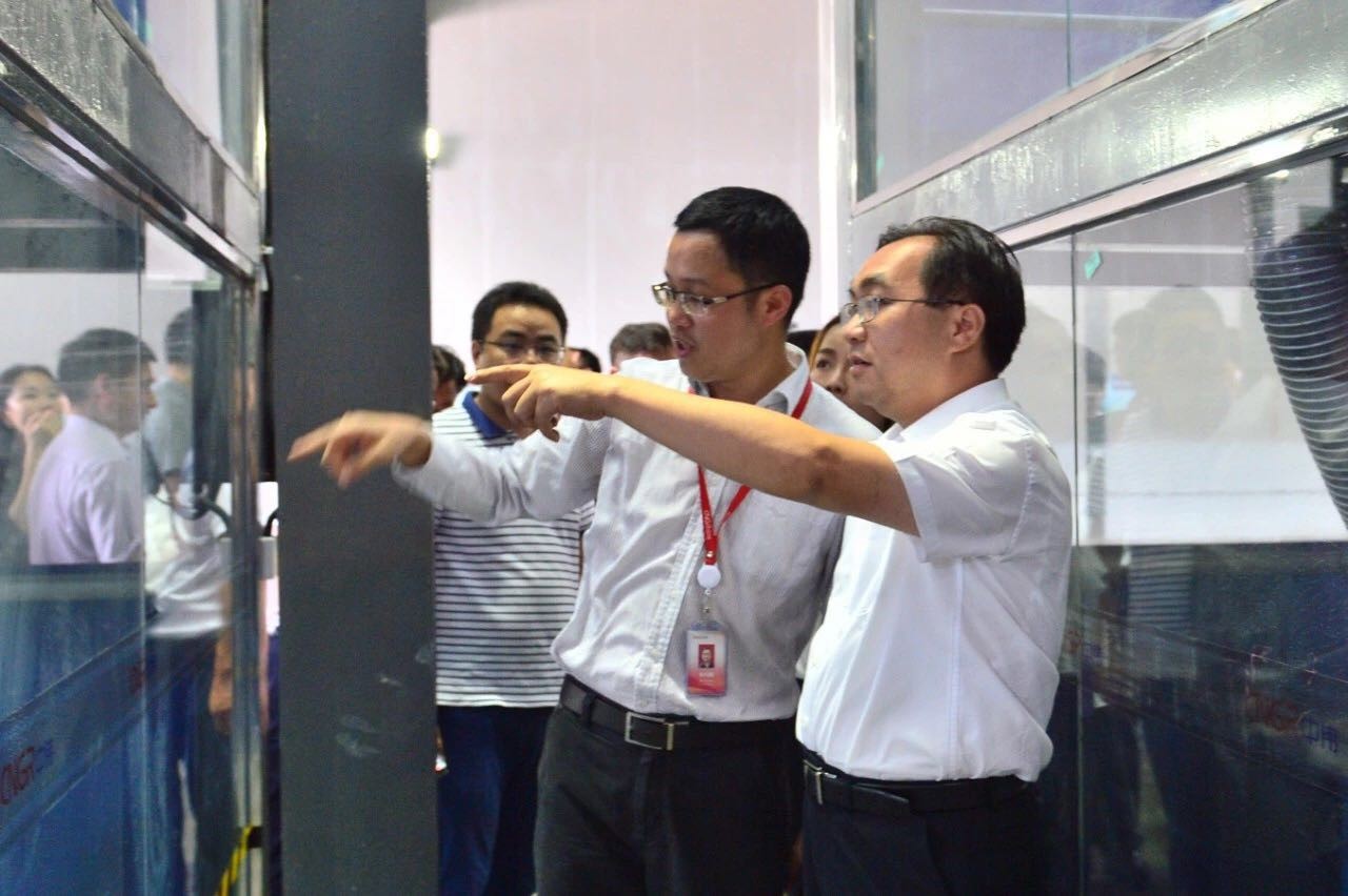 周辉率百人观摩团考察taptap点点官网新材料中部产业基地