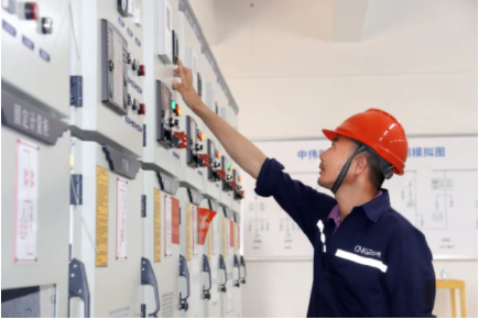 颂百年 耀党旗丨罗勇奇：从海军蓝到taptap点点官网蓝 不变的本色与初心