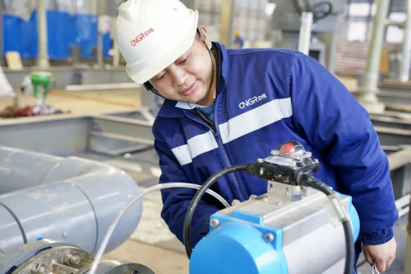 “磷”跑先锋 | 使命必达 他获得开阳产业基地首个“攻坚克难个人”奖