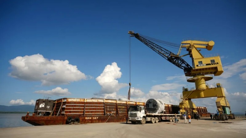 迈入投产“加速度”|taptap点点官网南加里曼丹产业基地首批设备到港