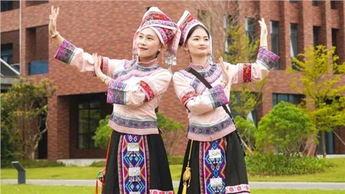 多彩壮乡韵 唱响三月三 | taptap点点官网钦州产业基地开展“三月三”民俗文化活动